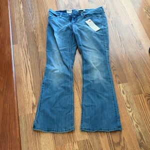 Women's Blue Jeans Levi’s 524 boot cut 9M/29 new with tags